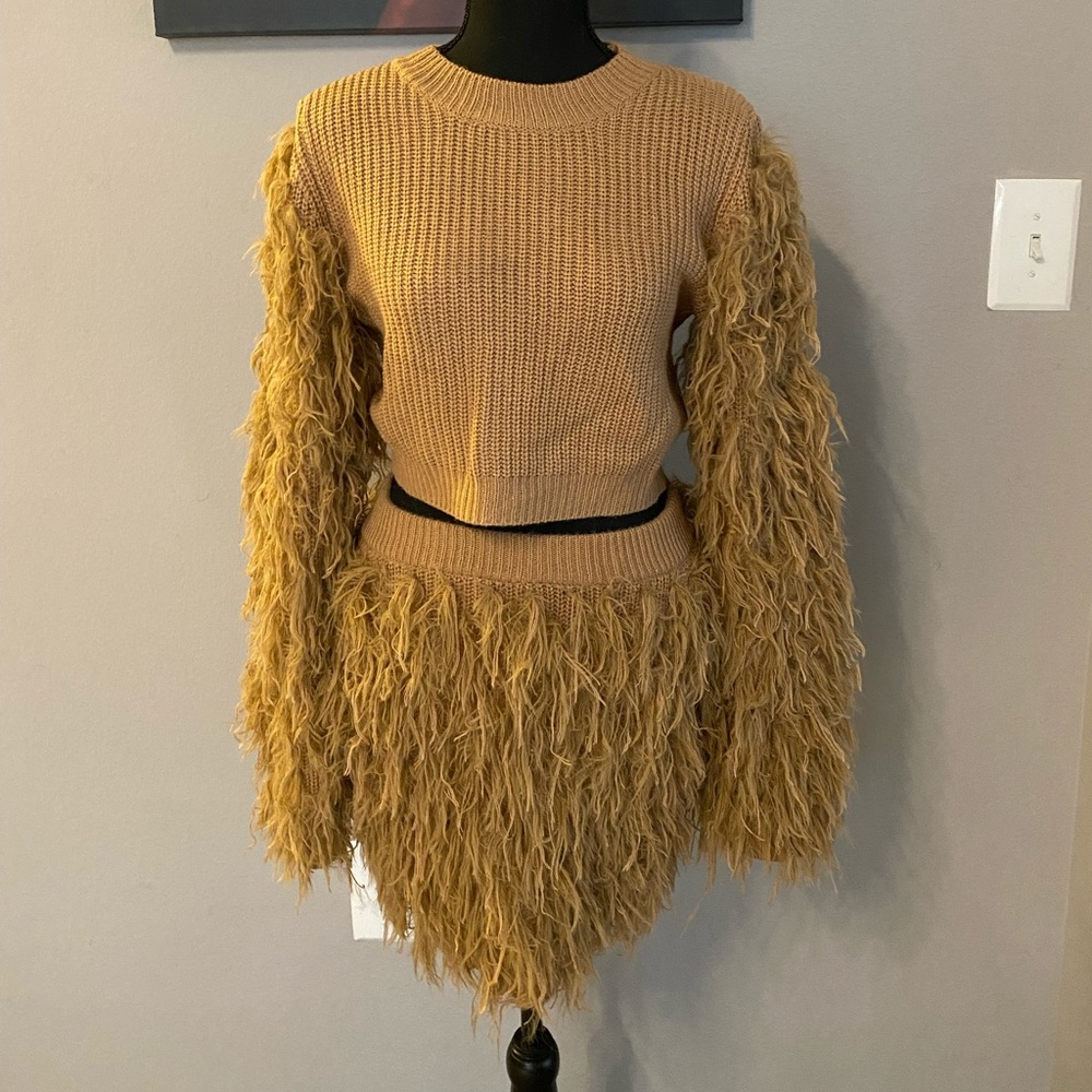 Fringe Fur Tan Crop Sweater and Matching Skirt 🤩 - Picture 2 of 7